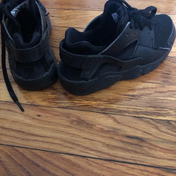 boys black hurraches